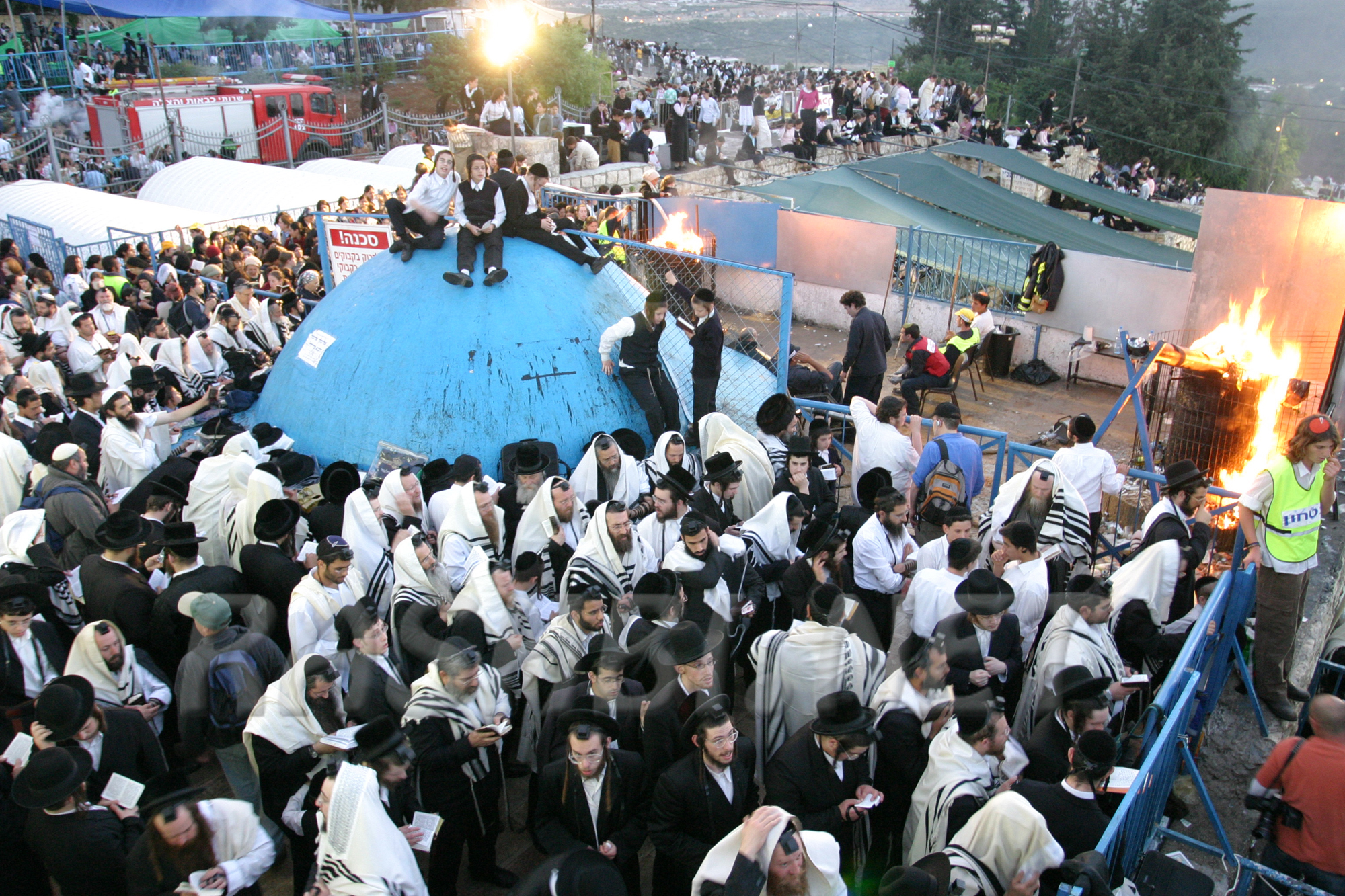 תפילת שחרית במירון